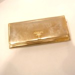 プラダ　財布　金　桶川